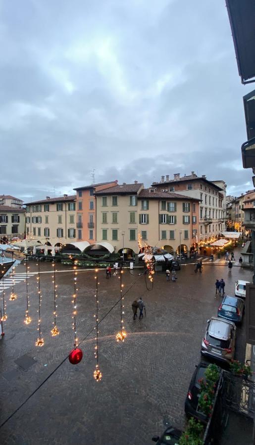 Appartamento Bergamo Centro Piazza Pontida - The Italian Escape Екстер'єр фото